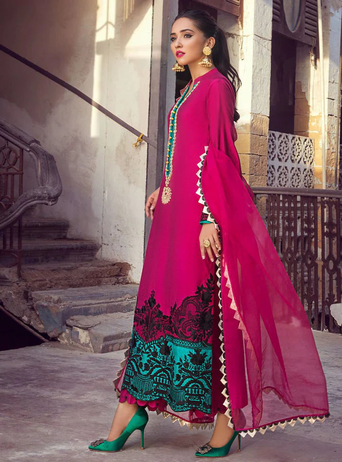 Zainab Chottani | Fantasy In Fuschia