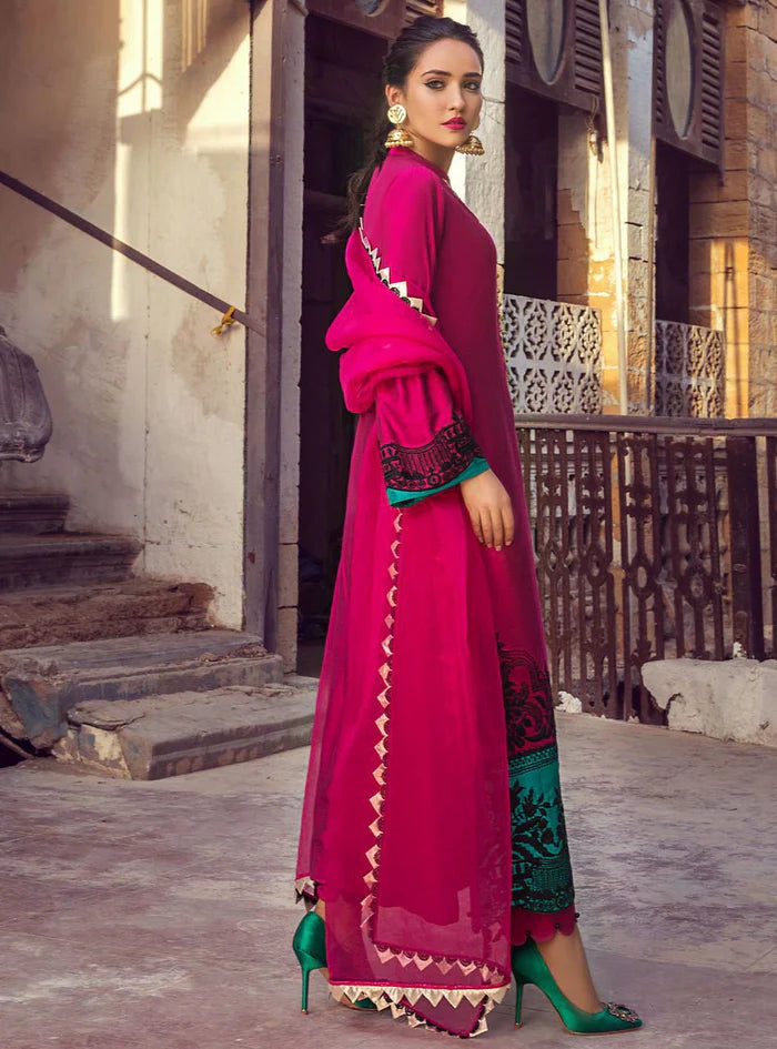 Zainab Chottani | Fantasy In Fuschia