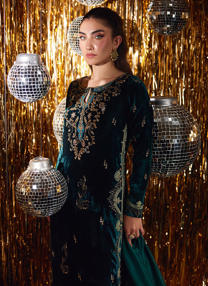 Farah Talib Aziz | Luxe Pret | Gleen Forest Green Velvet Shirt And Dupatta - House of Ayeza