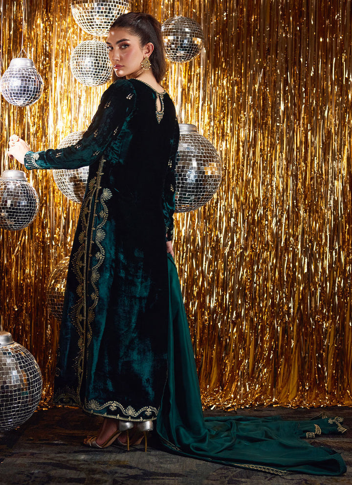 Farah Talib Aziz | Luxe Pret | Gleen Forest Green Velvet Shirt And Dupatta - House of Ayeza