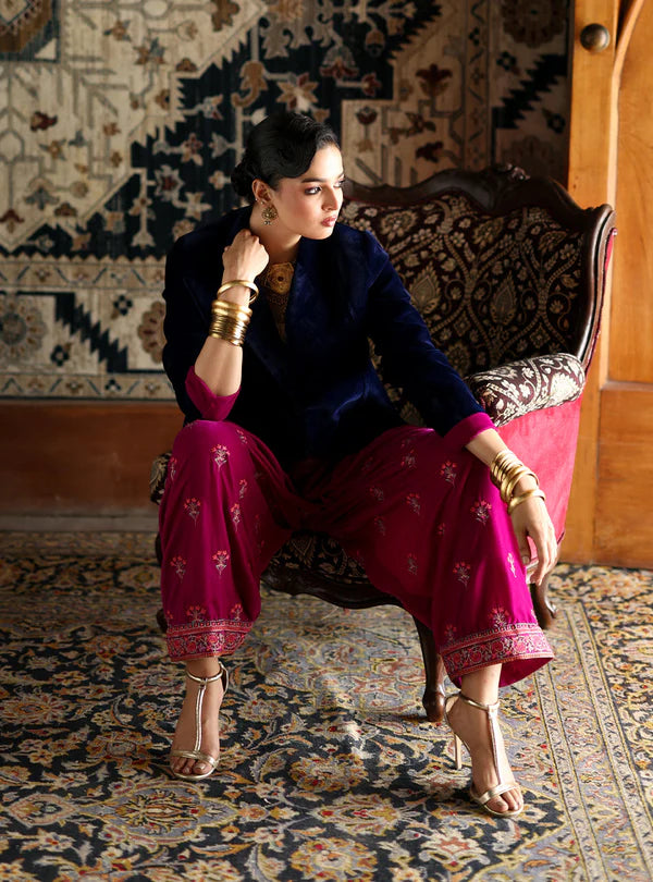 Zainab Chottani | Velura Velvet Edit 25 | Bela Jacket And Farshi - House of Ayeza