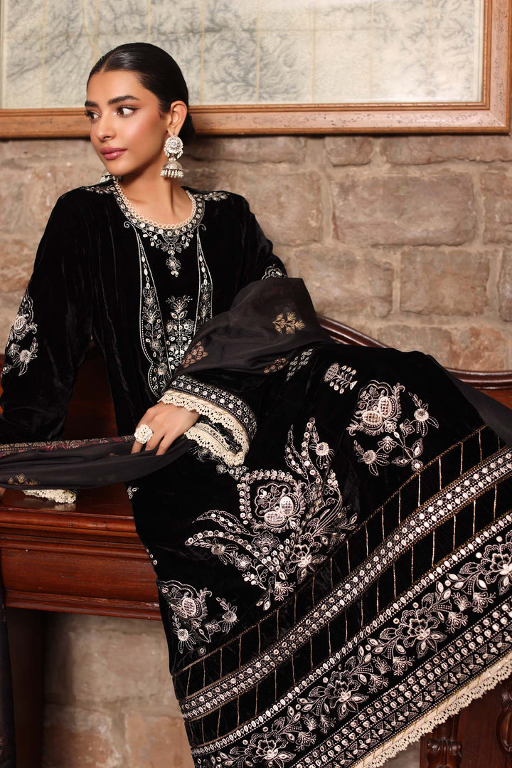 Saadia Asad | Winter Shawl 2024 Suzaankari | D12 - House of Ayeza