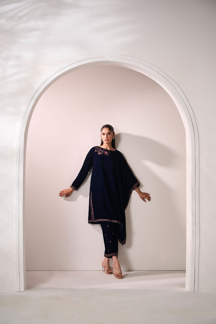 Dhanak | FW 24` Velvet Drop 1 | FW24DA-2601 NAVY BLUE 2PCS EMBROIDERED KURTA WITH TROUSER - House of Ayeza